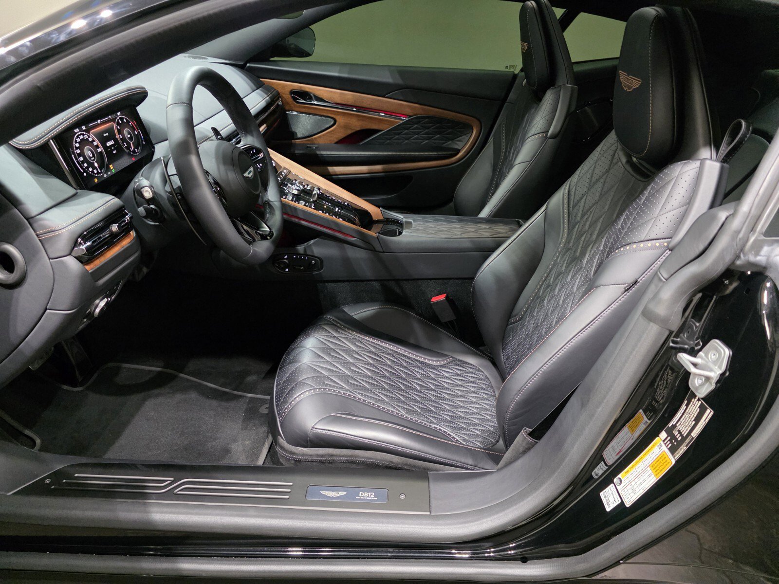 Used 2025 Aston Martin DB12 Coupe image 17