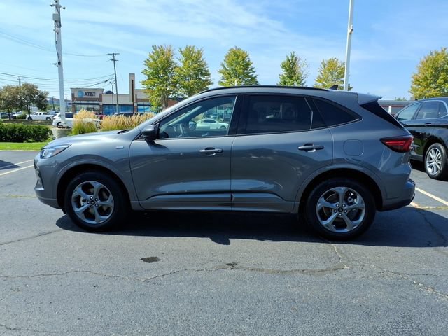 Used 2024 Ford Escape ST-Line w/ Tech Pack #1 AWD/4WD image 4