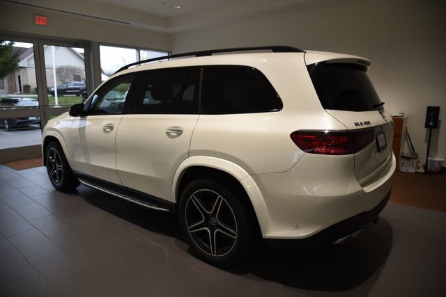 Used 2024 Mercedes-Benz GLS 450 4MATIC image 2