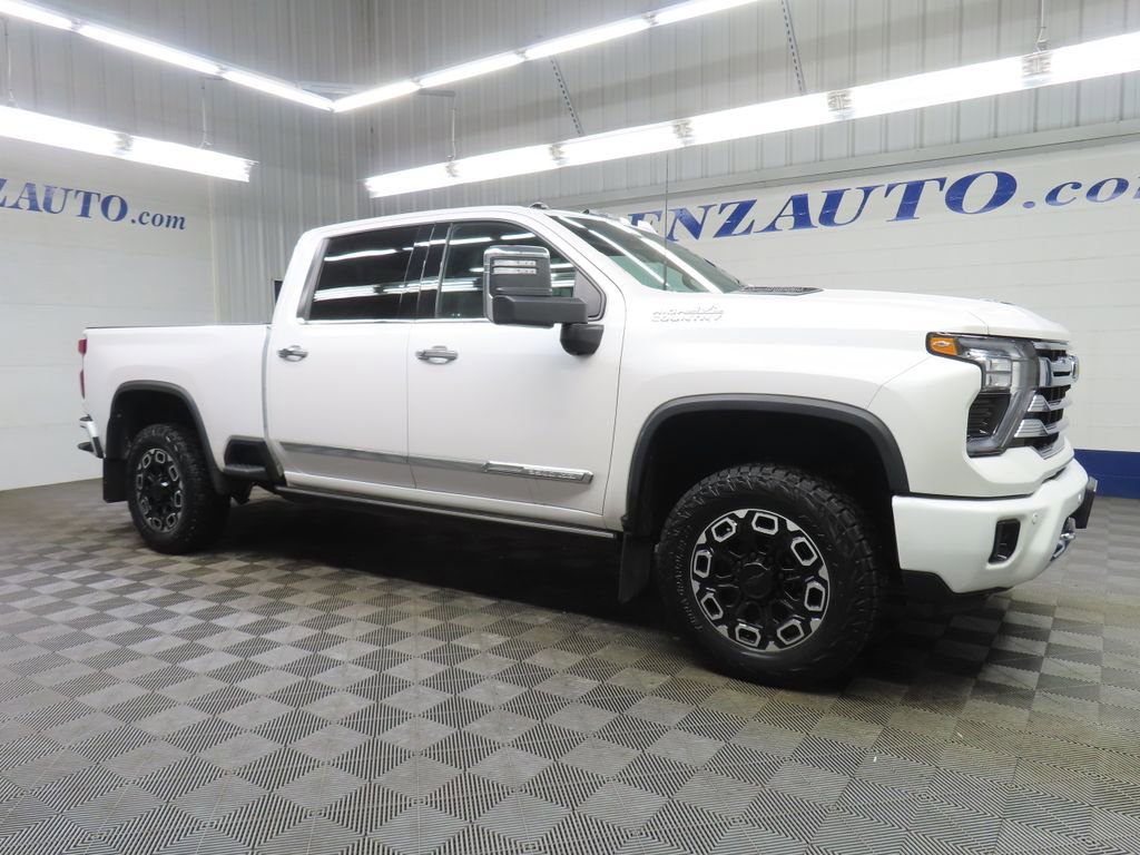 Used 2024 Chevrolet Silverado 3500 High Country w/ High Country Premium Package AWD/4WD image 3