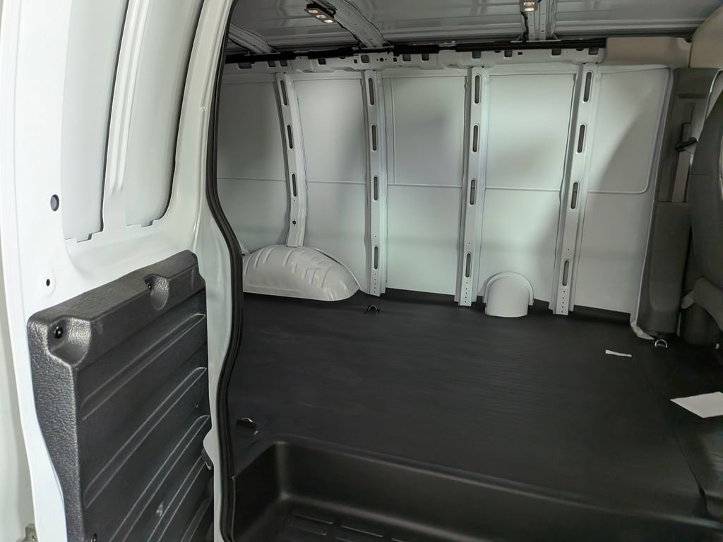 New 2026 Chevrolet Express 2500 w/ Driver Convenience Package RWD image 15