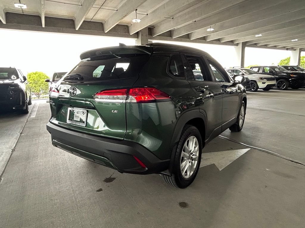Used 2023 Toyota Corolla Cross LE w/ Moonroof Package FWD image 5