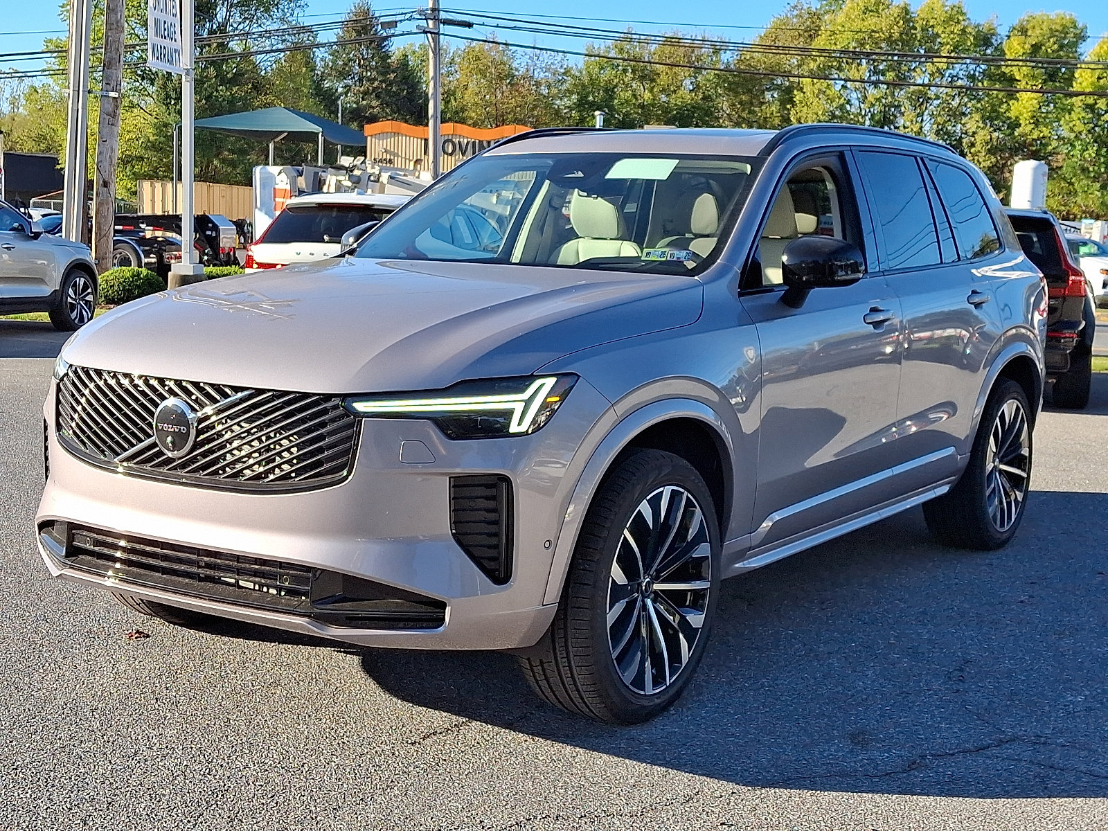 New 2026 Volvo XC90 B6 Ultra w/ Protection Package Premier image 2