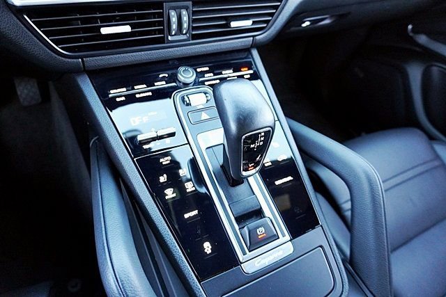 Used 2022 Porsche Cayenne AWD/4WD image 36