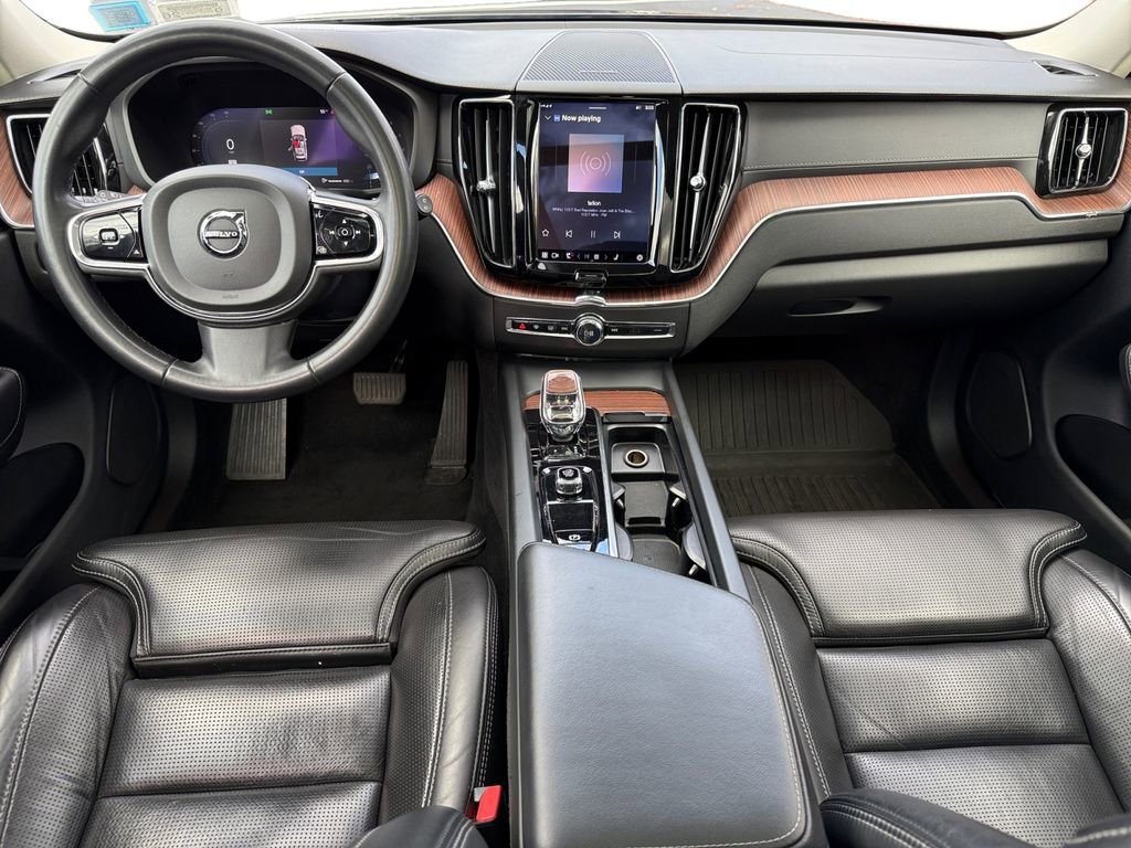 Used 2023 Volvo XC60 B6 Ultimate w/ Protection Package Premier image 10