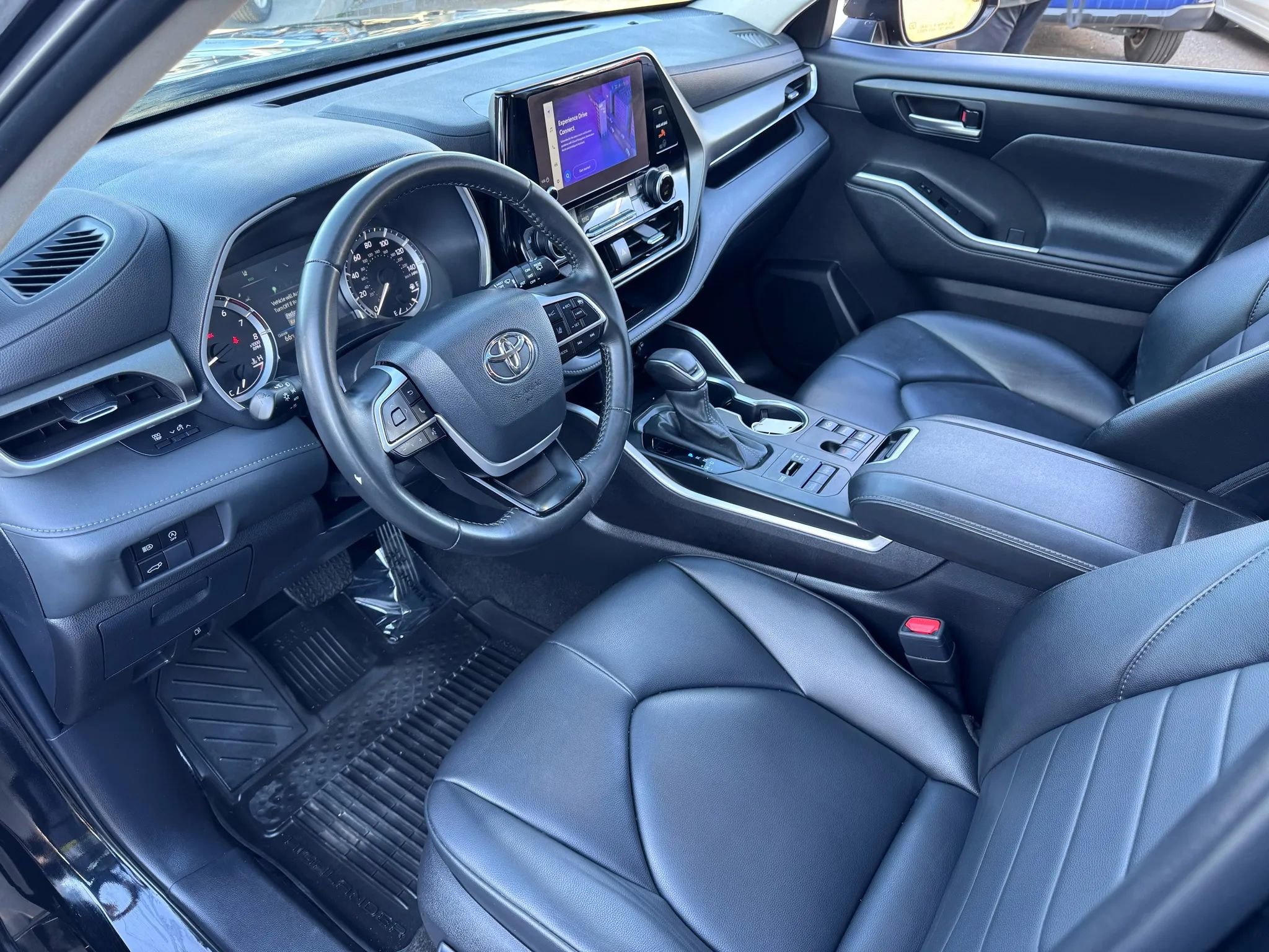 Used 2024 Toyota Highlander XLE image 15