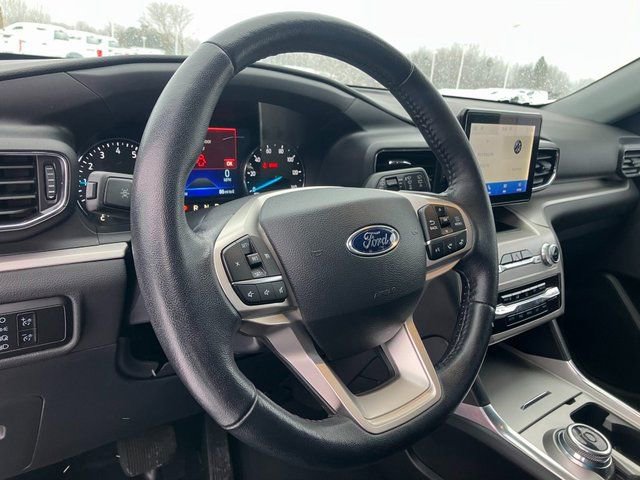 Used 2023 Ford Explorer XLT w/ Equipment Group 202A image 4