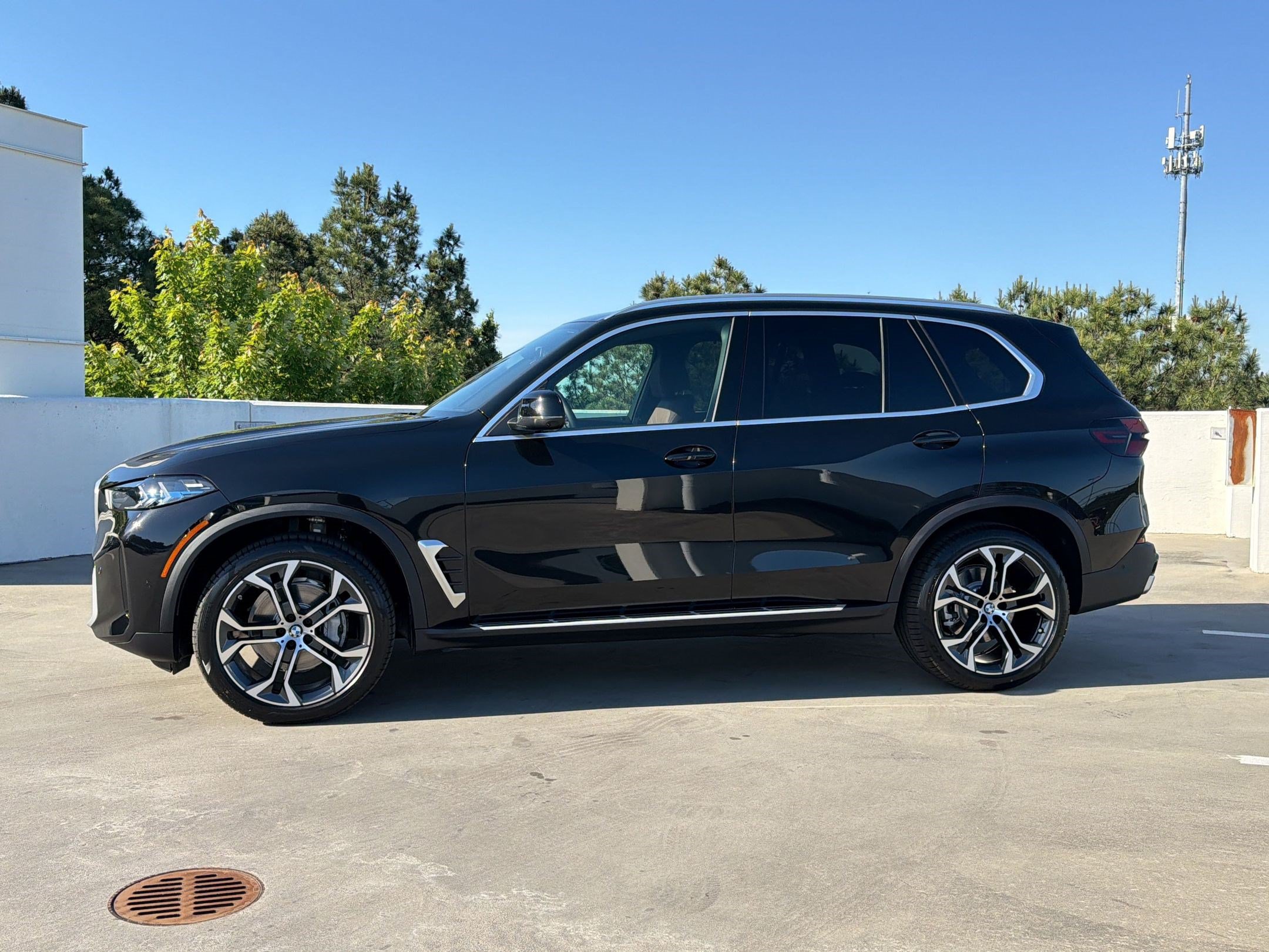 New 2026 BMW X5 xDrive40i w/ Climate Comfort Package AWD/4WD image 2