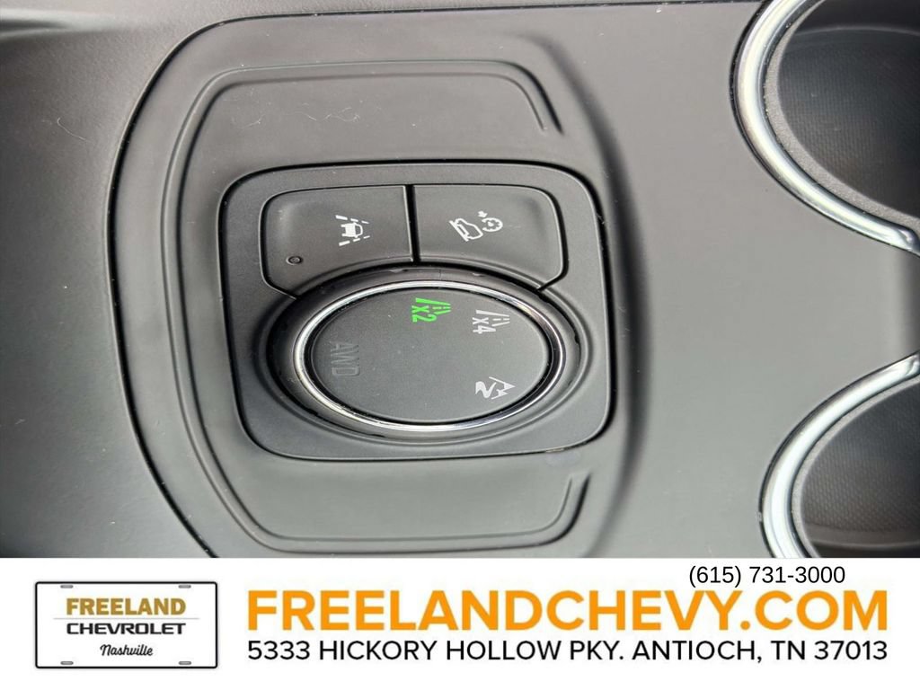 Used 2024 GMC Terrain SLE AWD/4WD image 32
