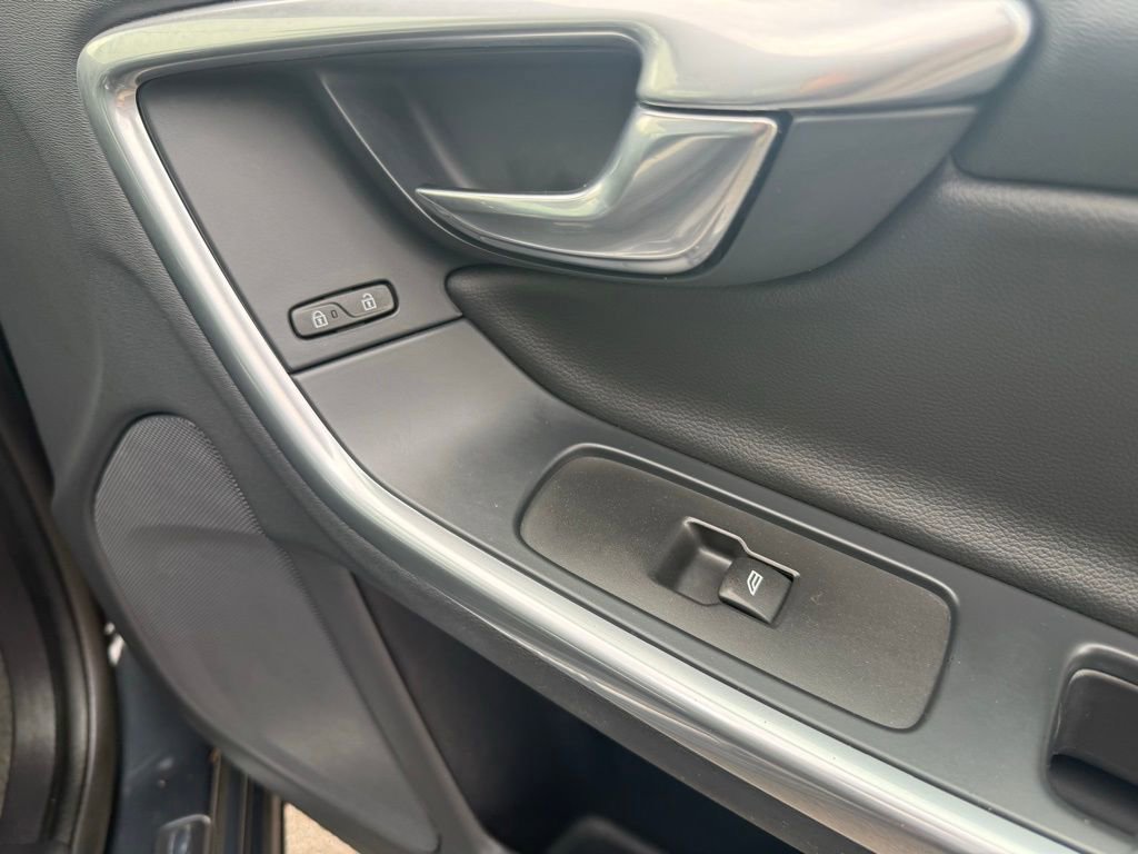 Used 2016 Volvo V60 T5 Premier w/ Convenience Package FWD image 24