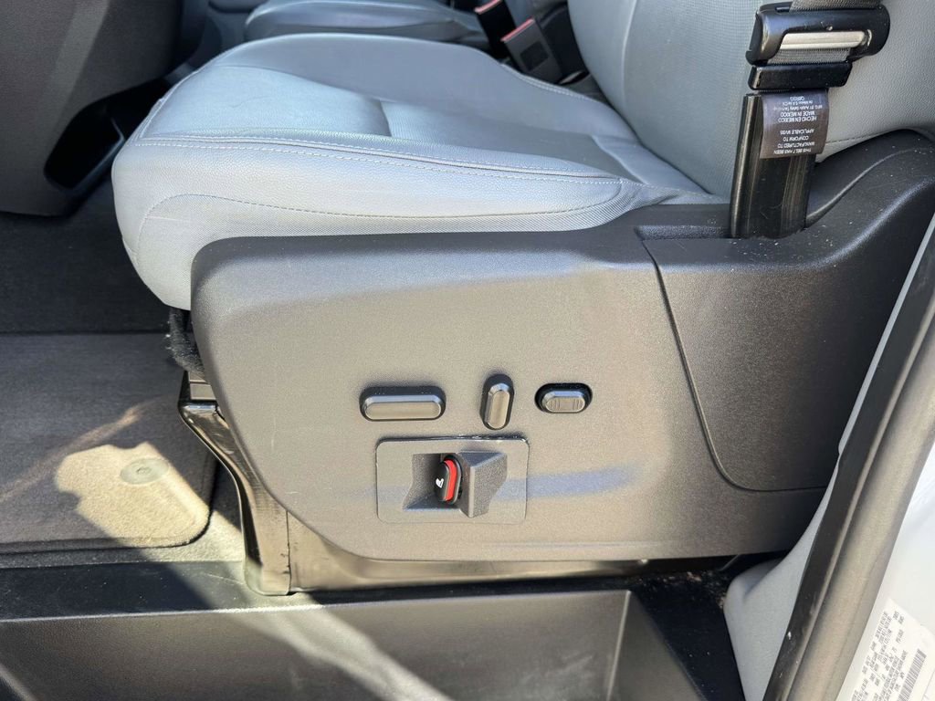 Used 2017 Ford Transit 150 XLT image 18