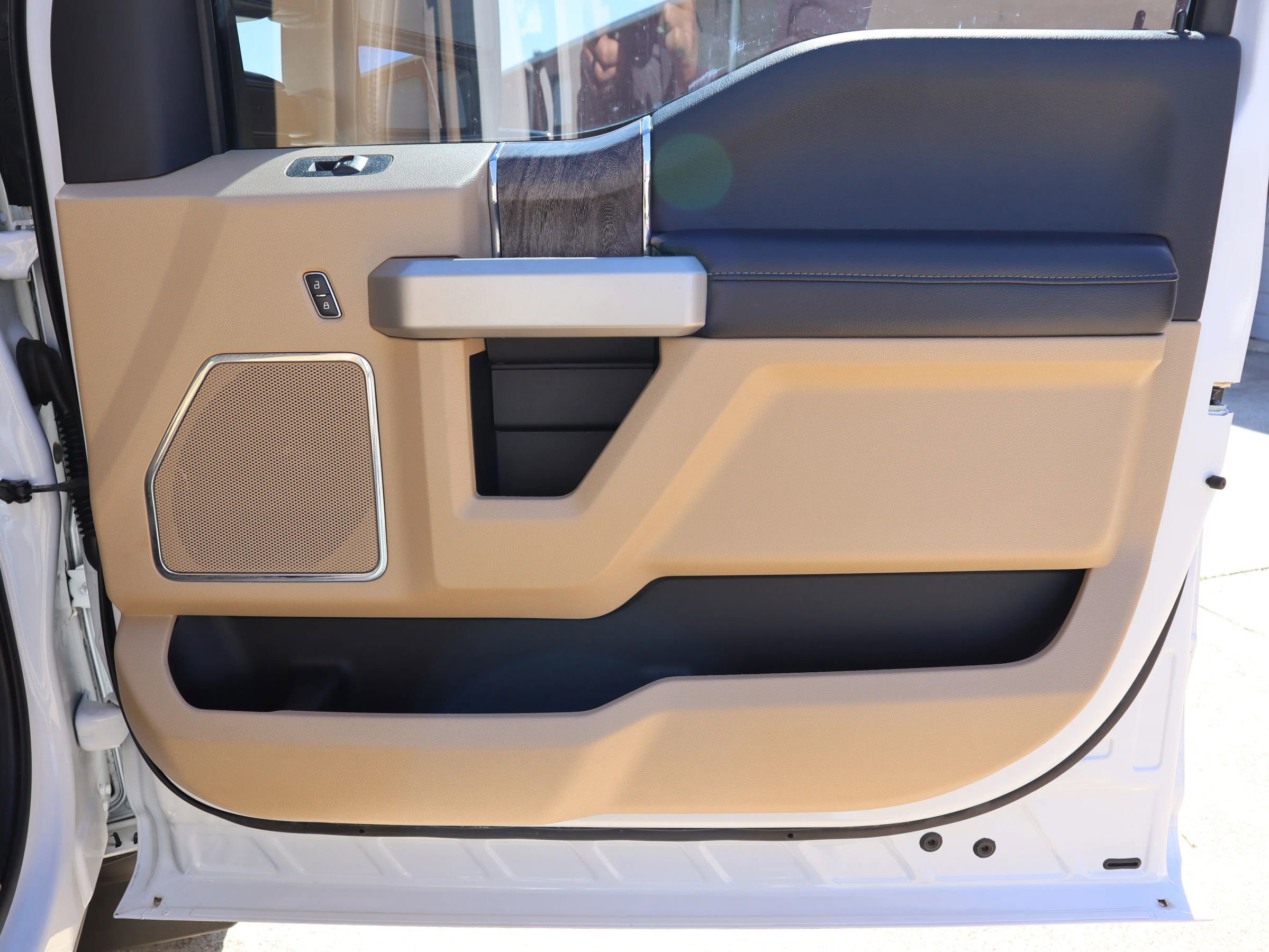 Used 2019 Ford F350 Lariat w/ Lariat Ultimate Package image 35