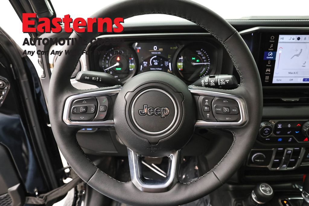 Used 2025 Jeep Wrangler Unlimited Sahara AWD/4WD image 10
