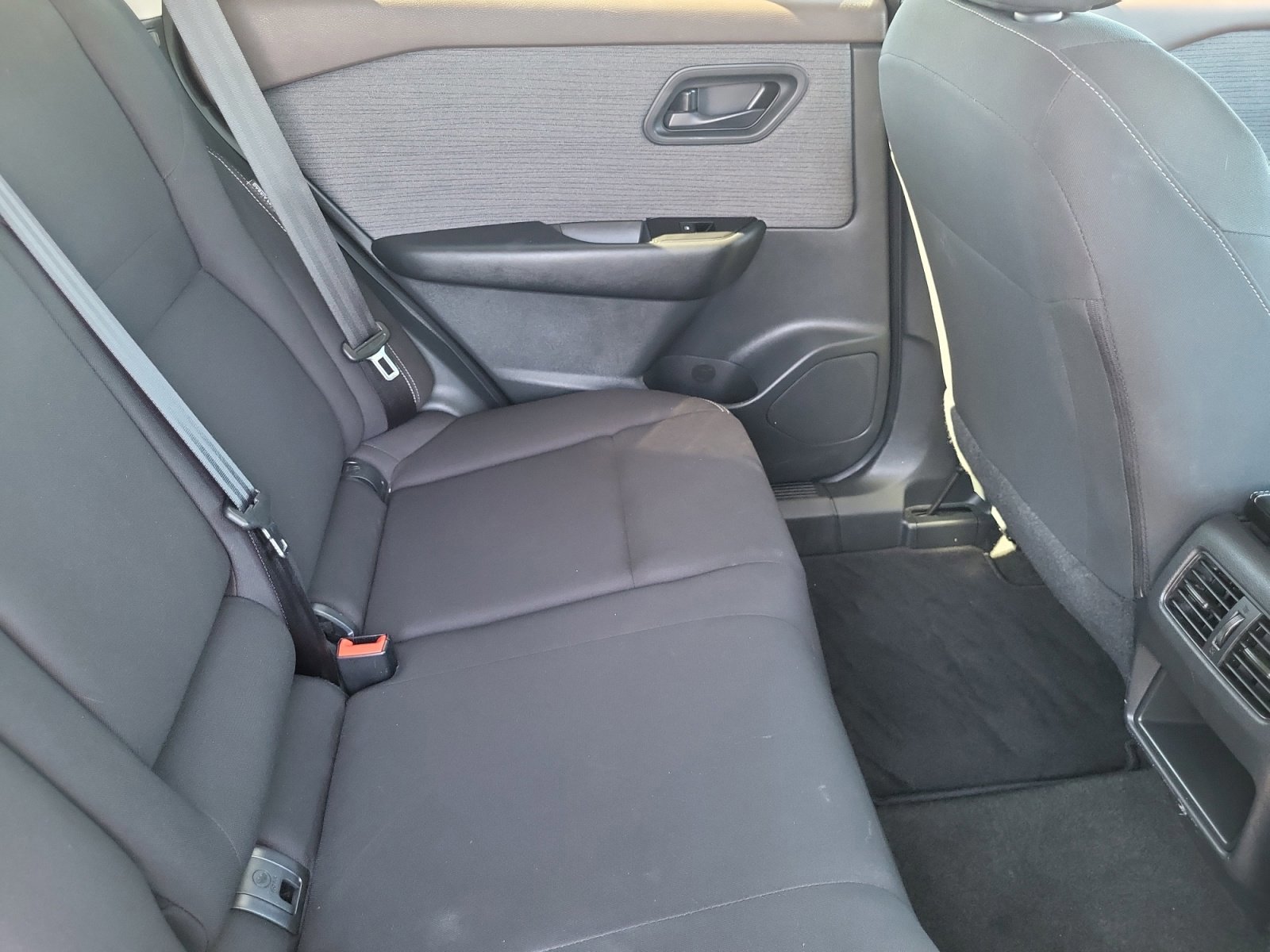 Used 2023 Nissan Rogue S image 19