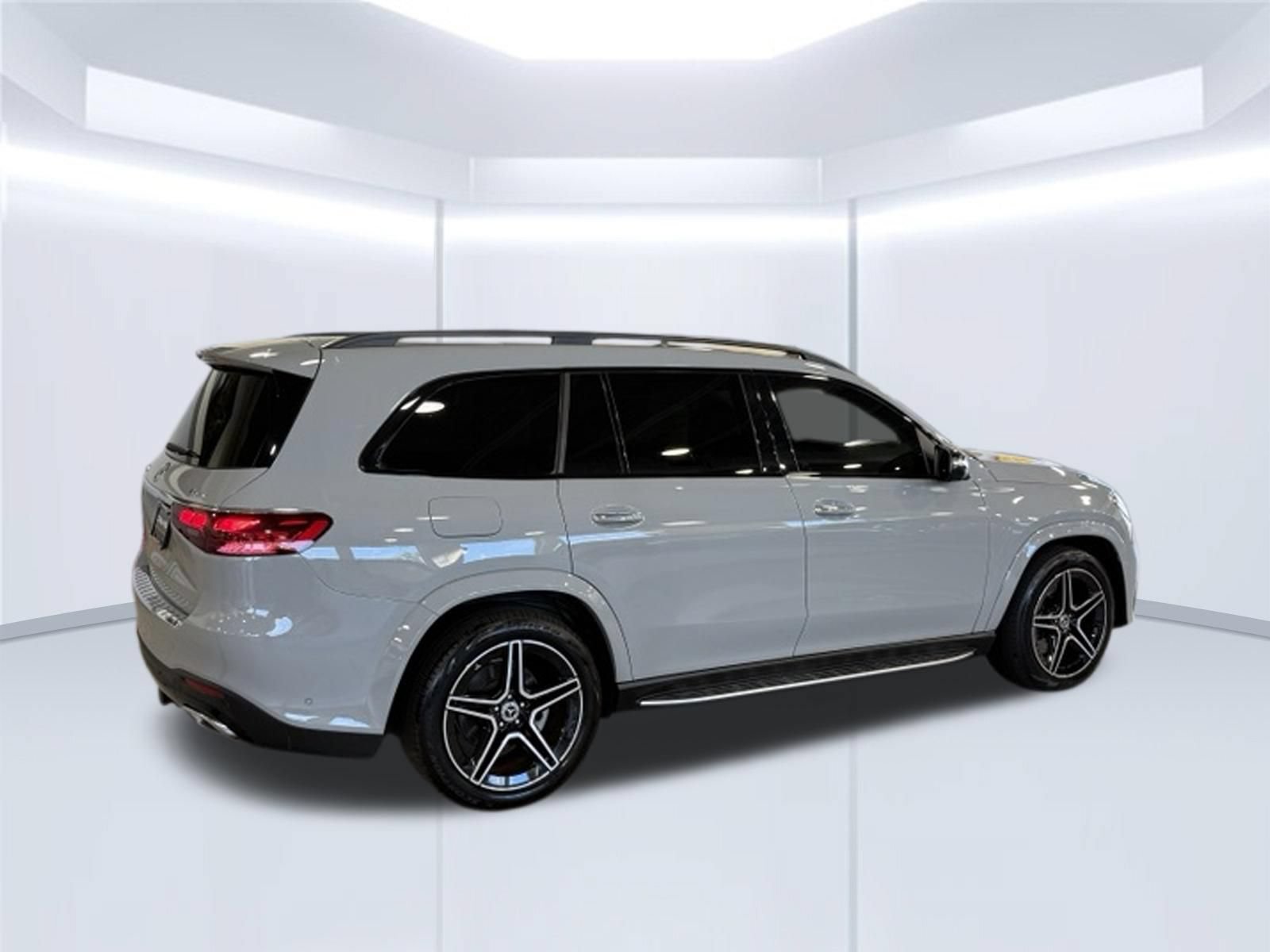 Used 2024 Mercedes-Benz GLS 450 4MATIC image 7