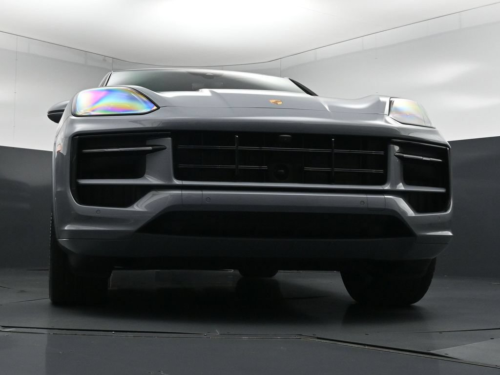 Certified 2025 Porsche Cayenne GTS AWD/4WD image 31