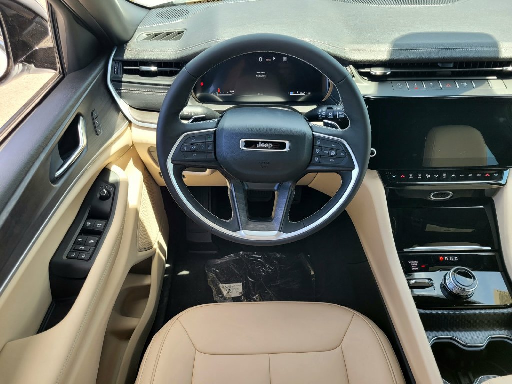 New 2026 Jeep Grand Cherokee L Limited w/ Limited Altitude Package AWD/4WD image 5