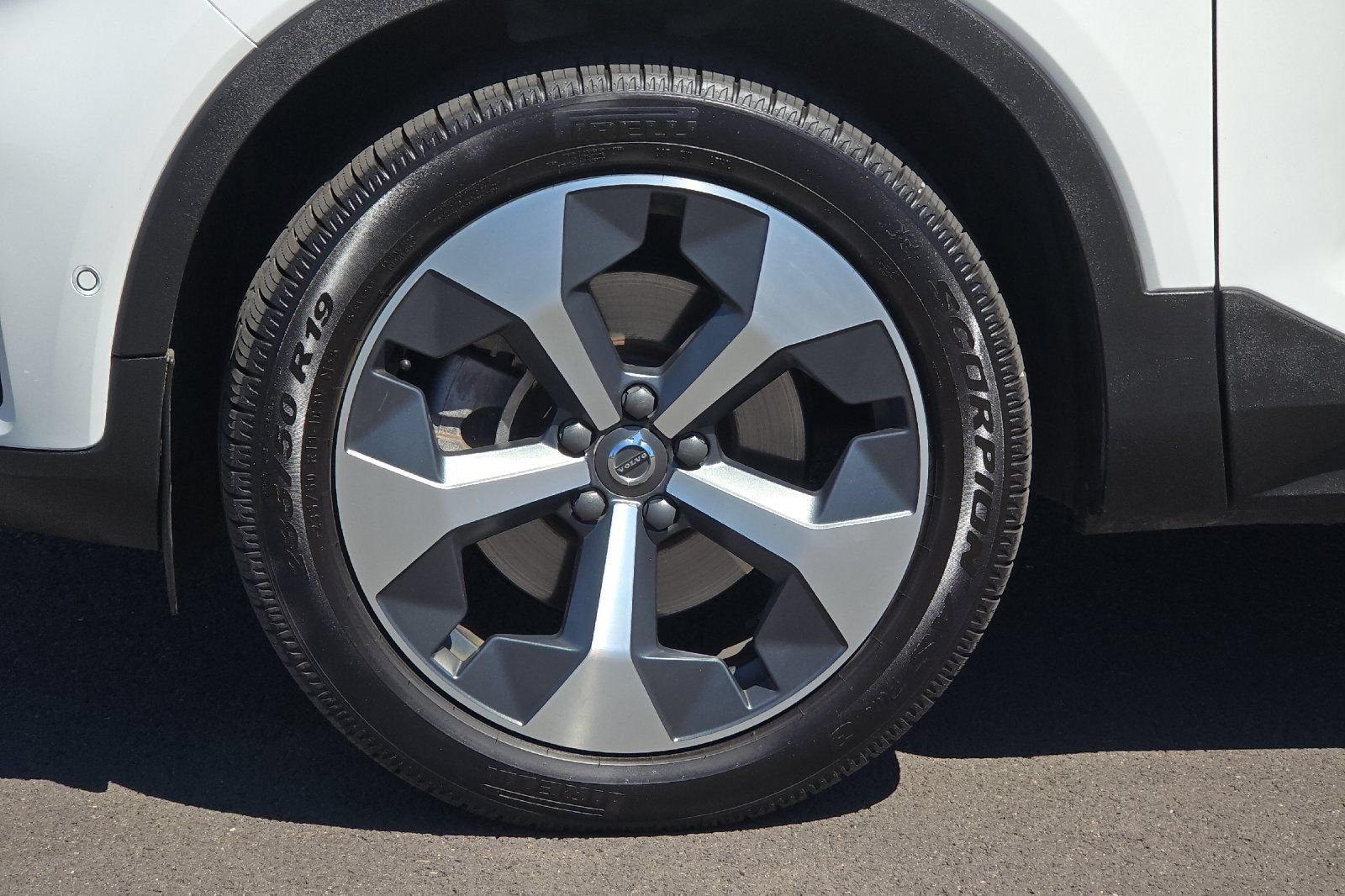 Used 2023 Volvo XC40 B5 Ultimate AWD/4WD image 33