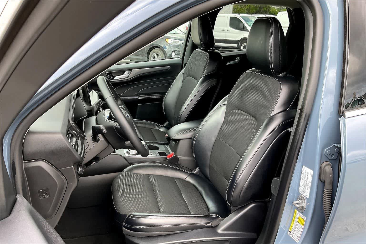 Used 2025 Ford Escape SE FWD image 11