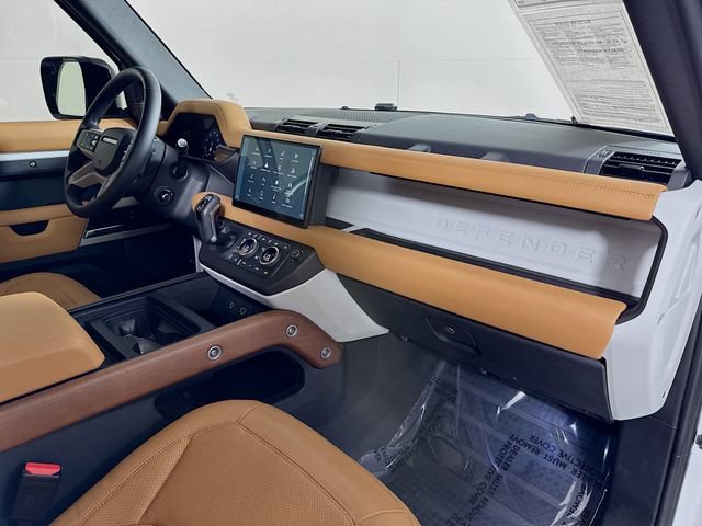 Certified 2024 Land Rover Defender 110 SE AWD/4WD image 31