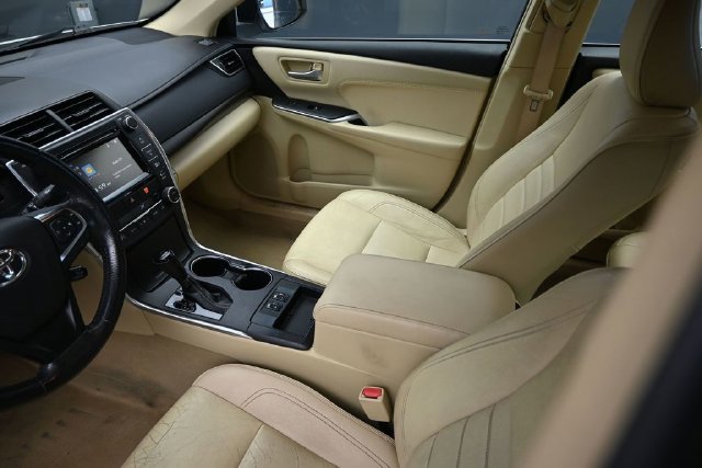Used 2017 Toyota Camry XLE w/ Moonroof Package FWD image 16