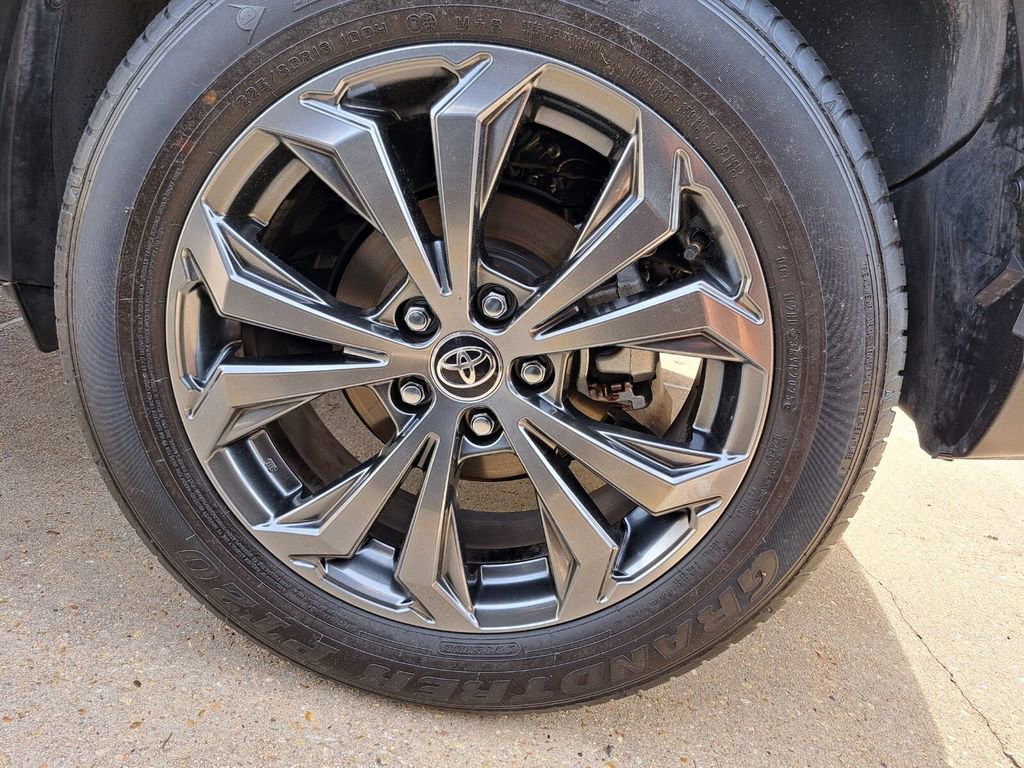 Used 2025 Toyota RAV4 XLE Premium image 26