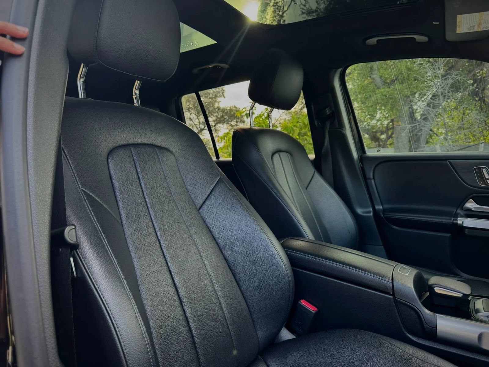 Used 2022 Mercedes-Benz GLB 250 w/ Premium Package image 30