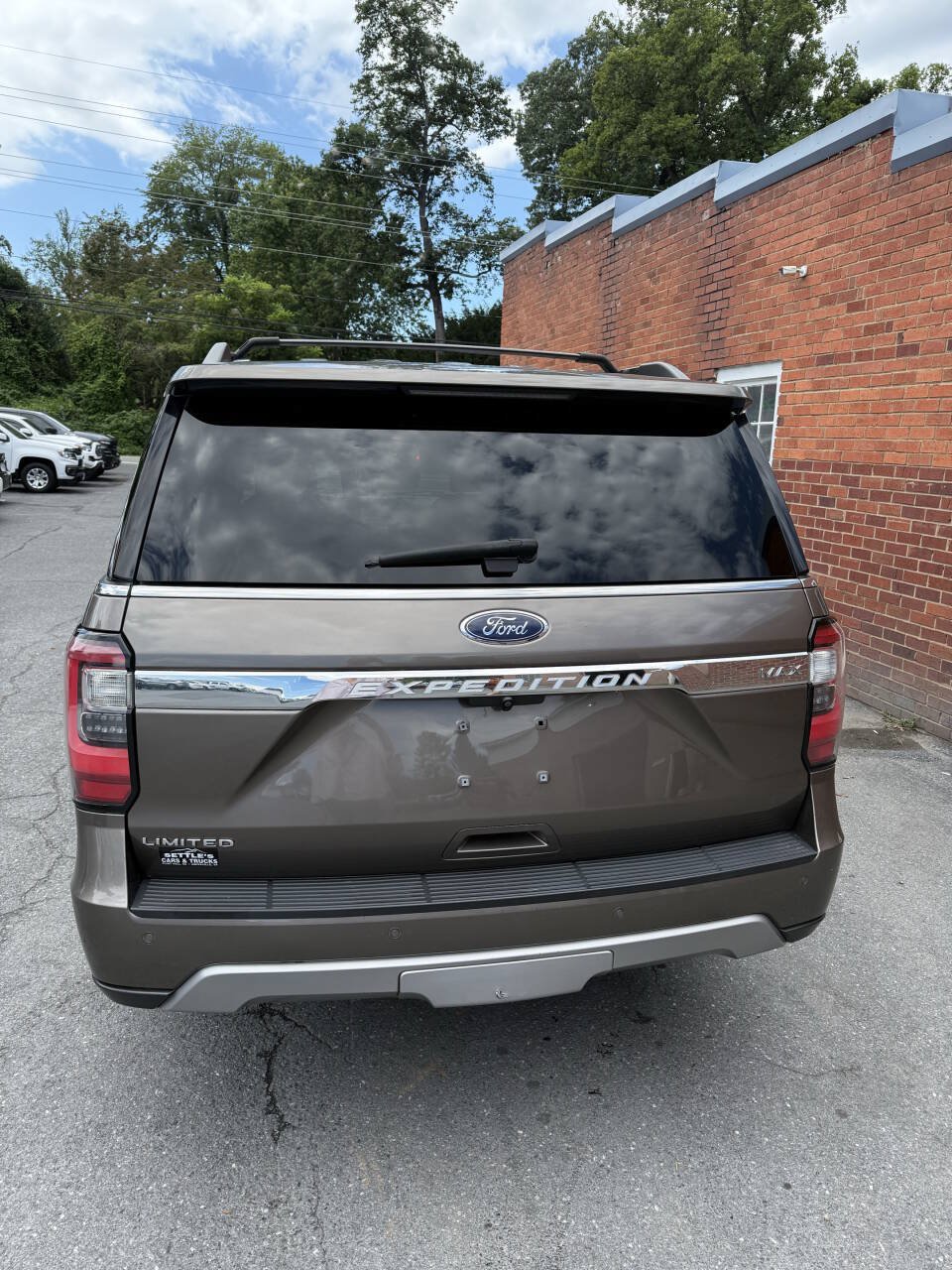 Used 2018 Ford Expedition Max Limited w/ Driver Assistance Package AWD/4WD image 2
