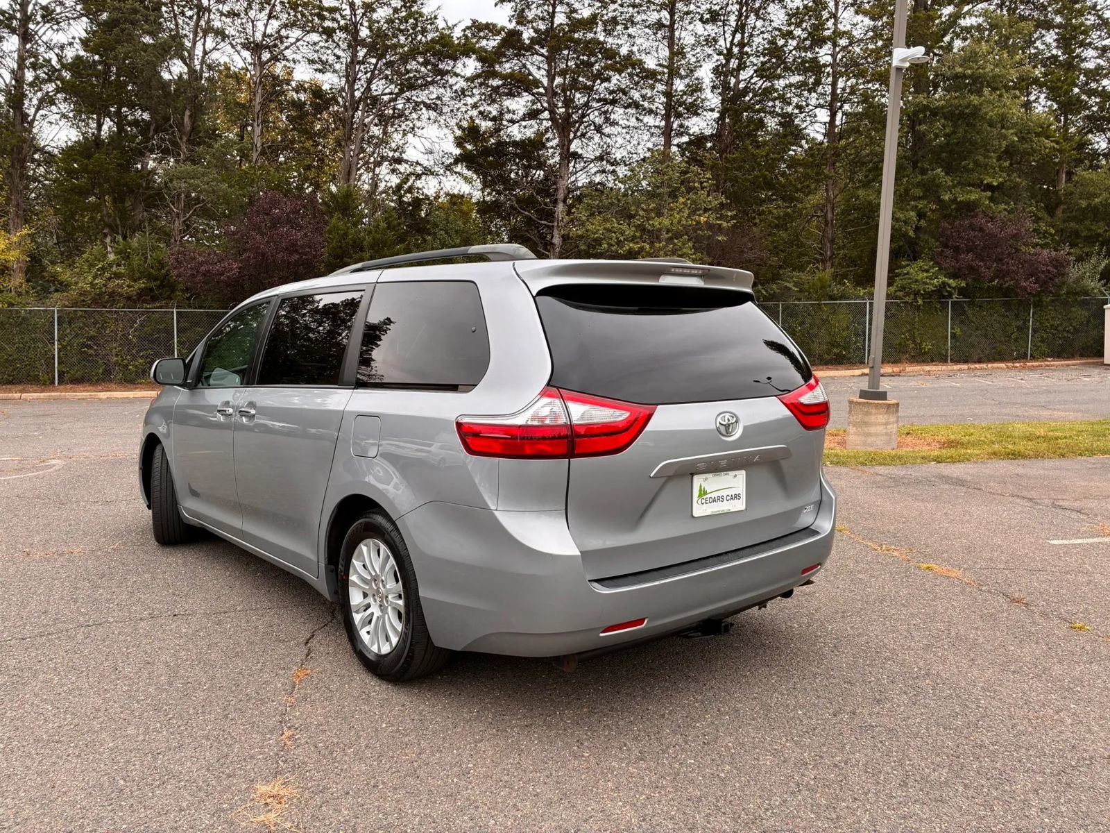 Used 2015 Toyota Sienna XLE FWD image 5