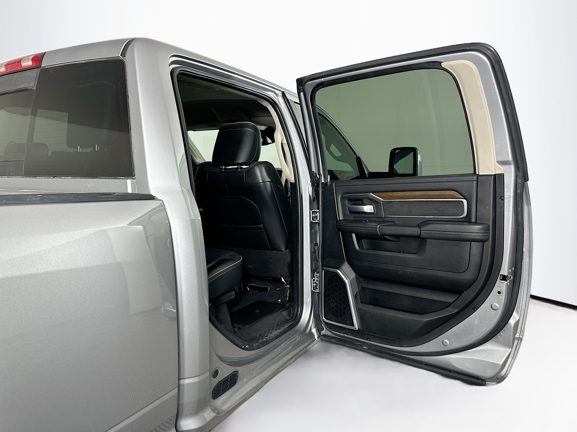 Used 2024 RAM 2500 Laramie w/ Safety Group image 29