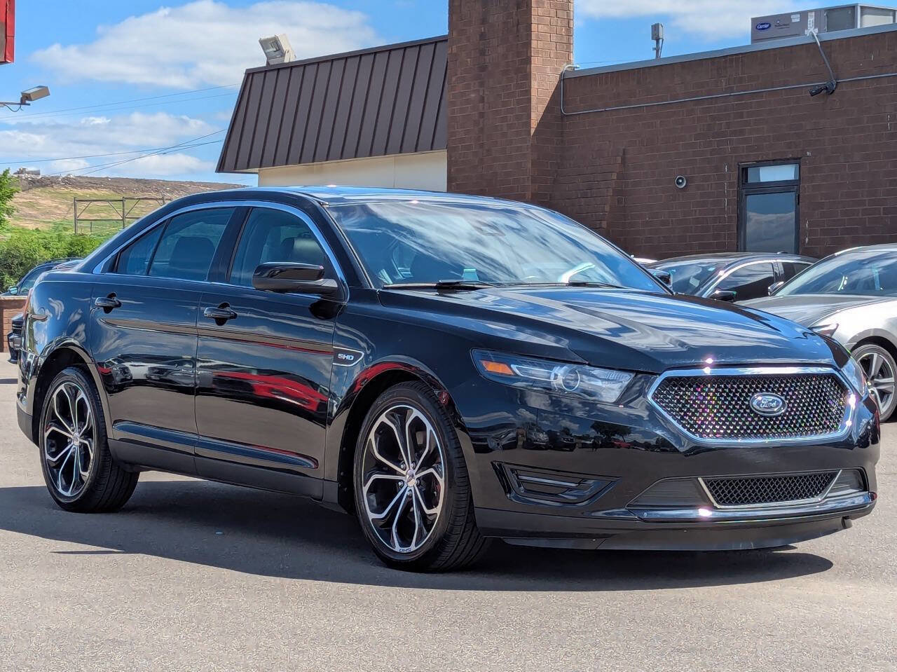 Used 2017 Ford Taurus SHO w/ Driver Assist Package AWD/4WD image 5