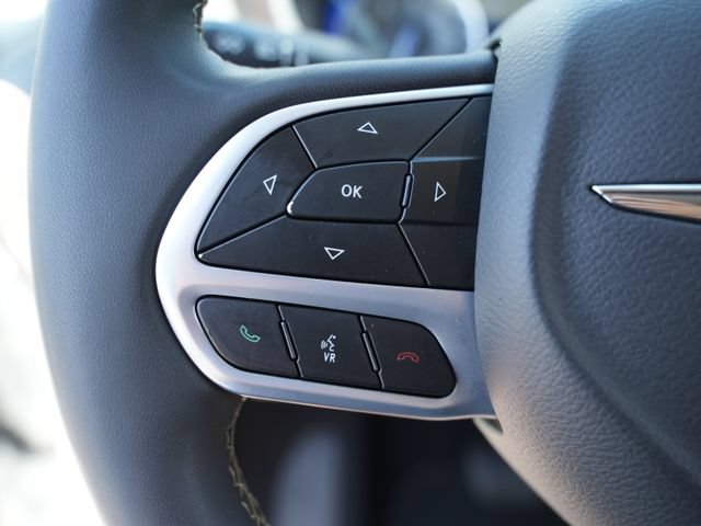 Used 2023 Chrysler Voyager LX FWD image 33