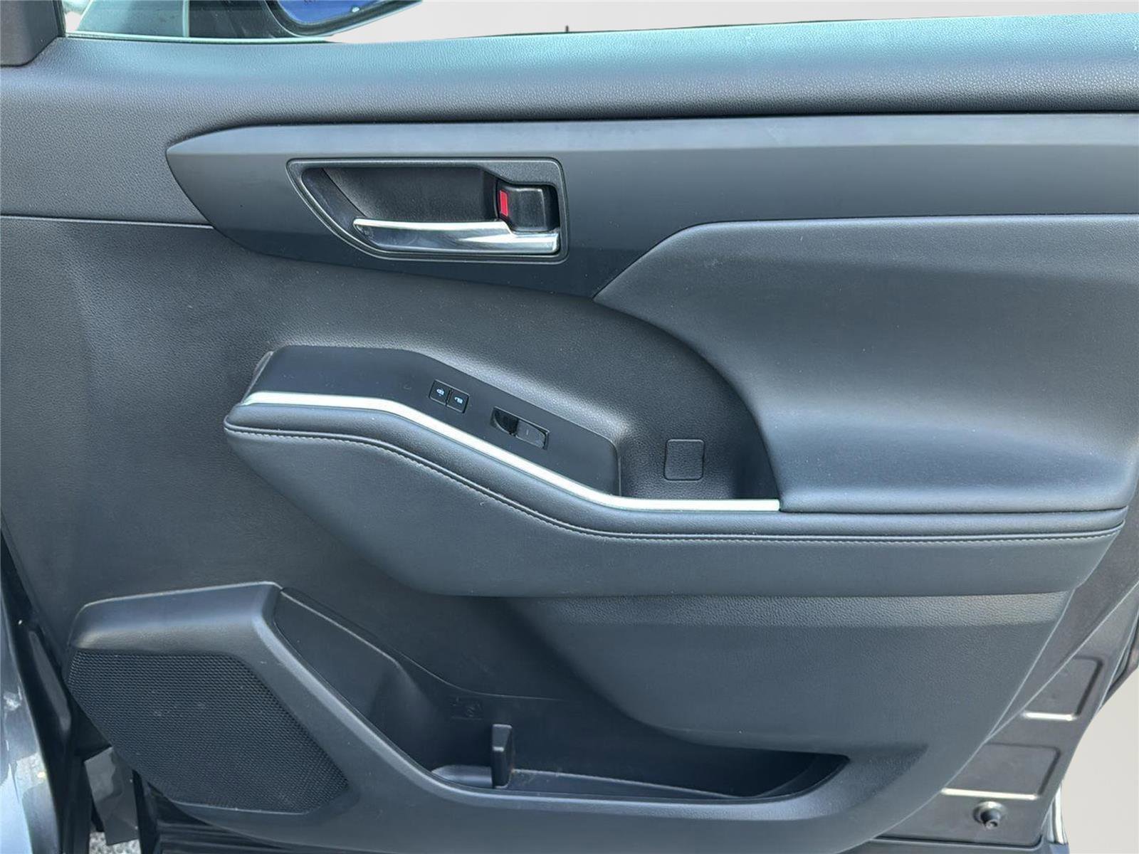 Used 2023 Toyota Highlander XLE image 34