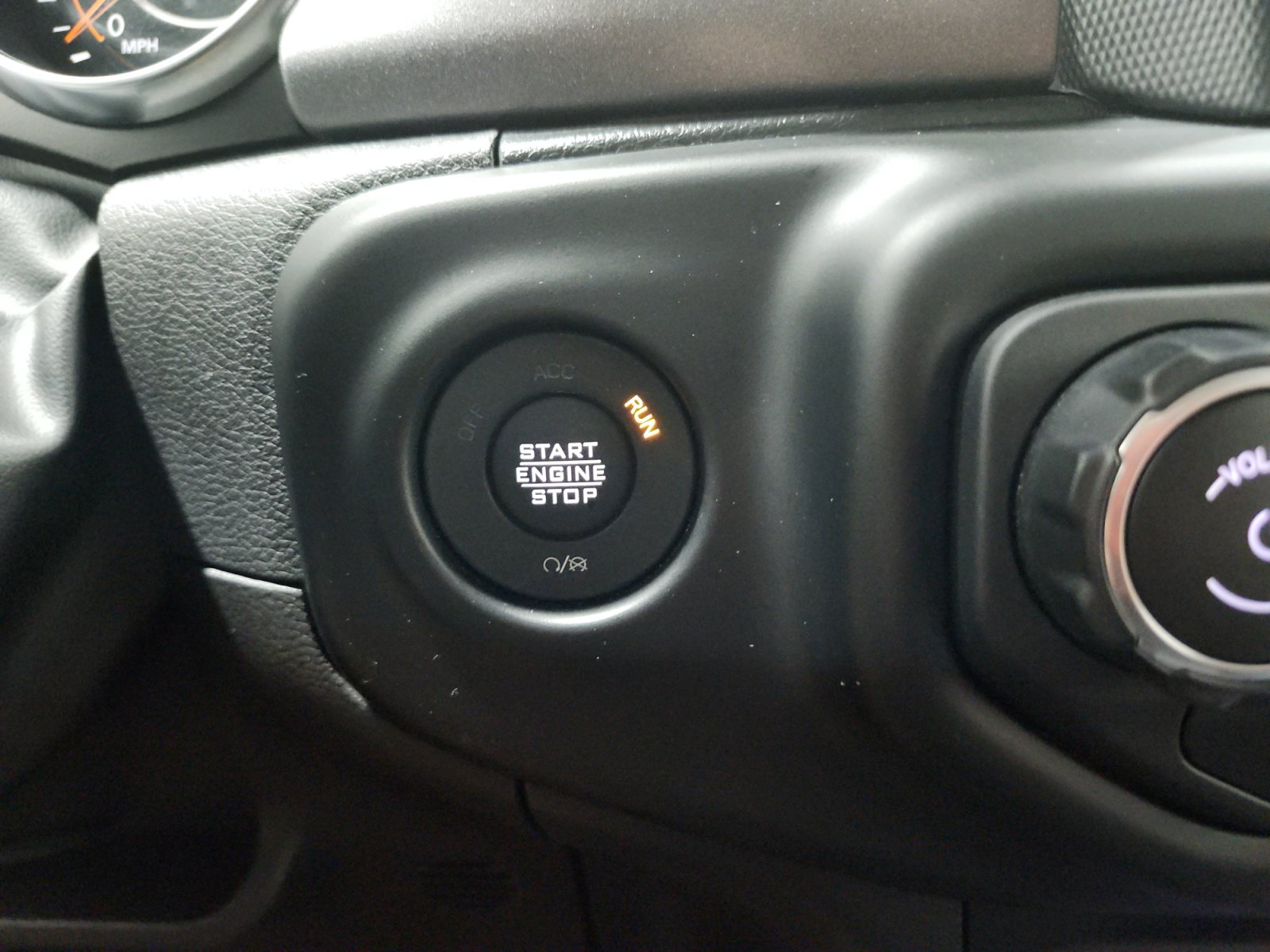 Used 2023 Jeep Gladiator Mojave w/ Cold Weather Group AWD/4WD image 21