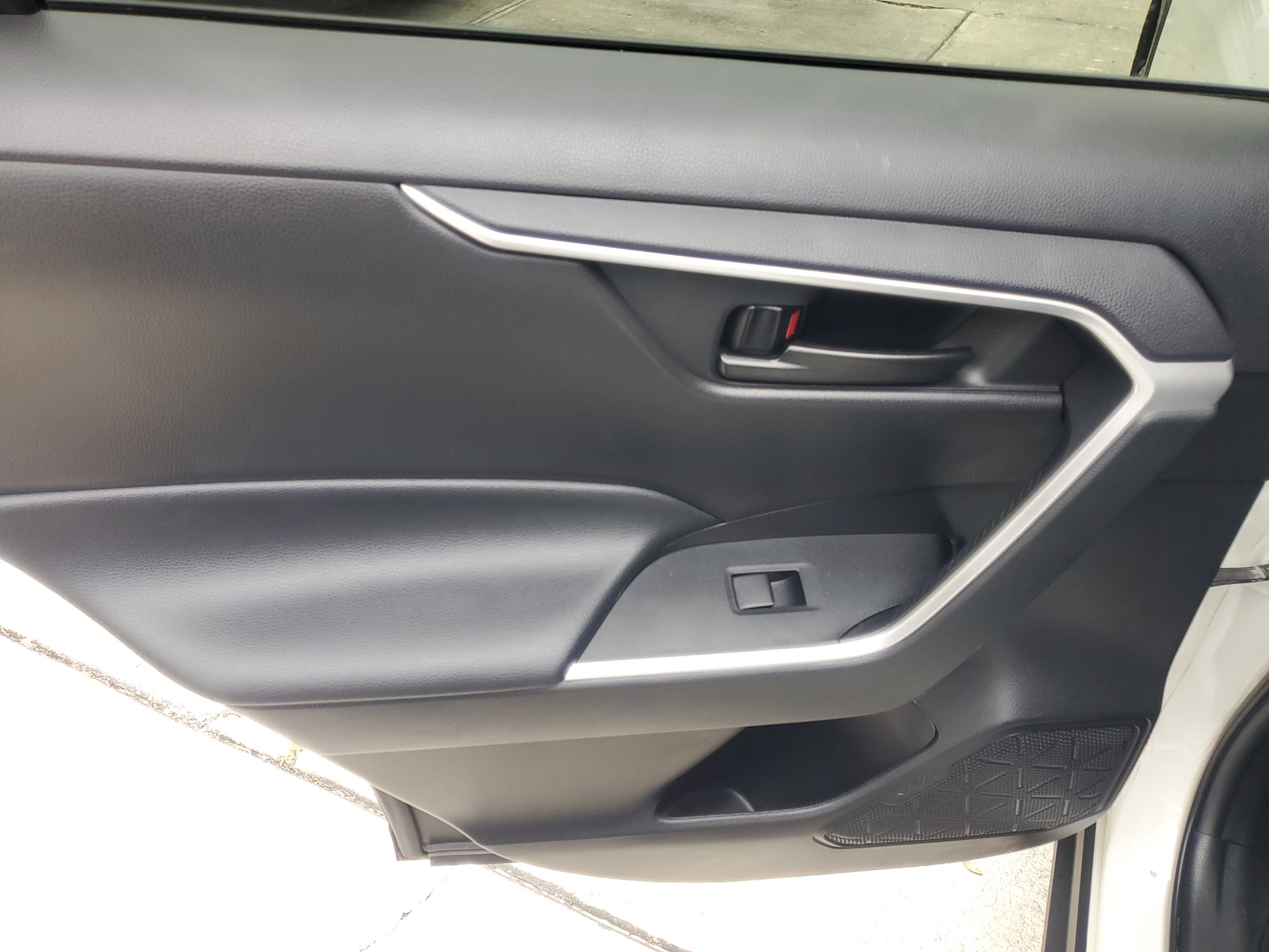 Used 2021 Toyota RAV4 LE image 13