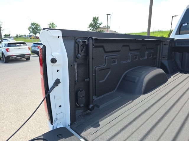 Used 2025 Chevrolet Silverado 2500 ZR2 w/ Technology Package AWD/4WD image 18