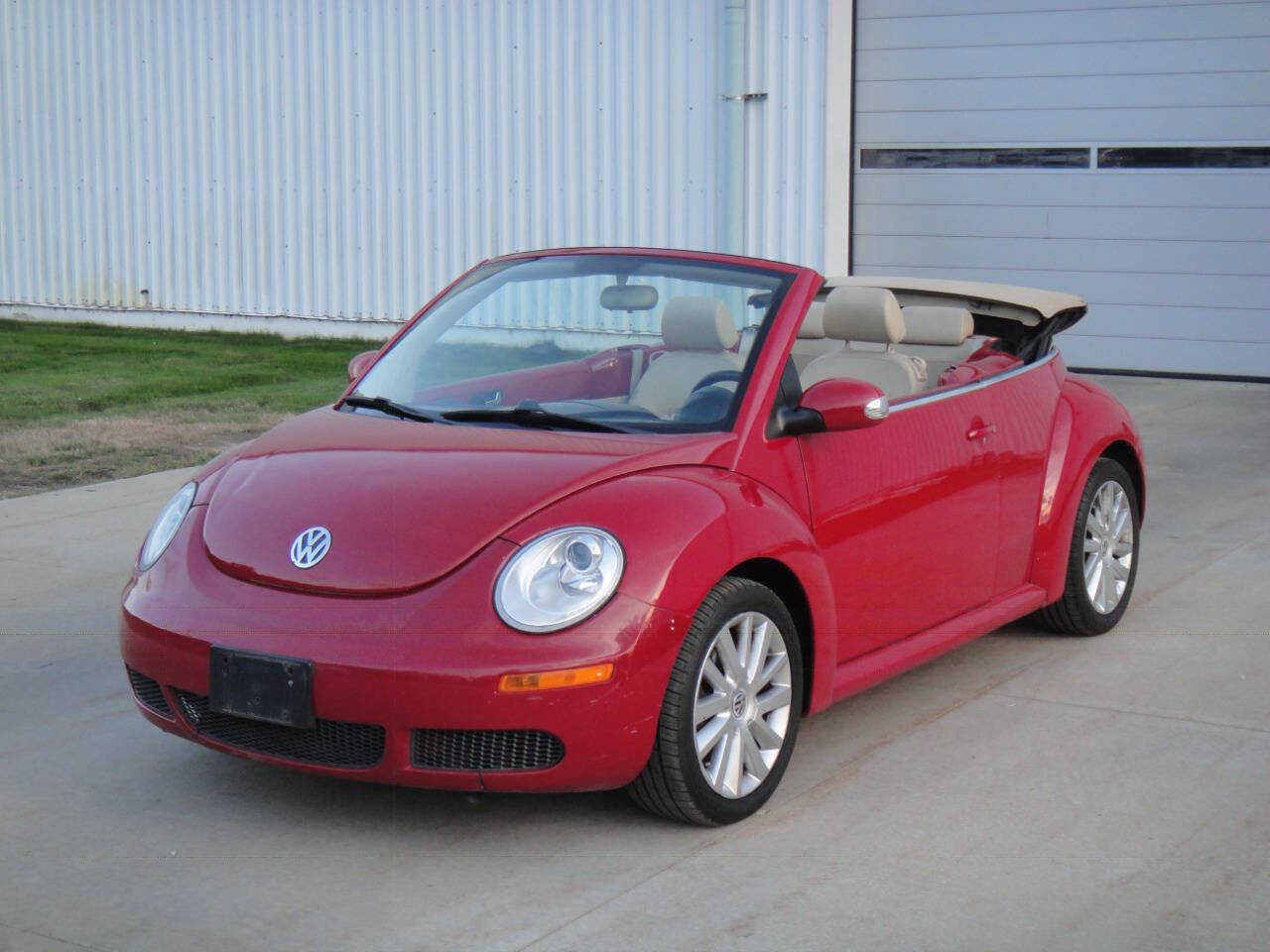 Used 2008 Volkswagen Beetle SE image 4