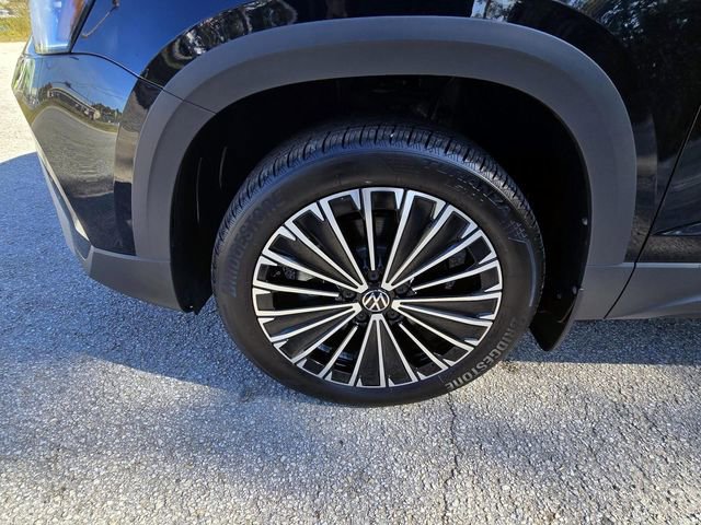New 2025 Volkswagen Taos SE image 9