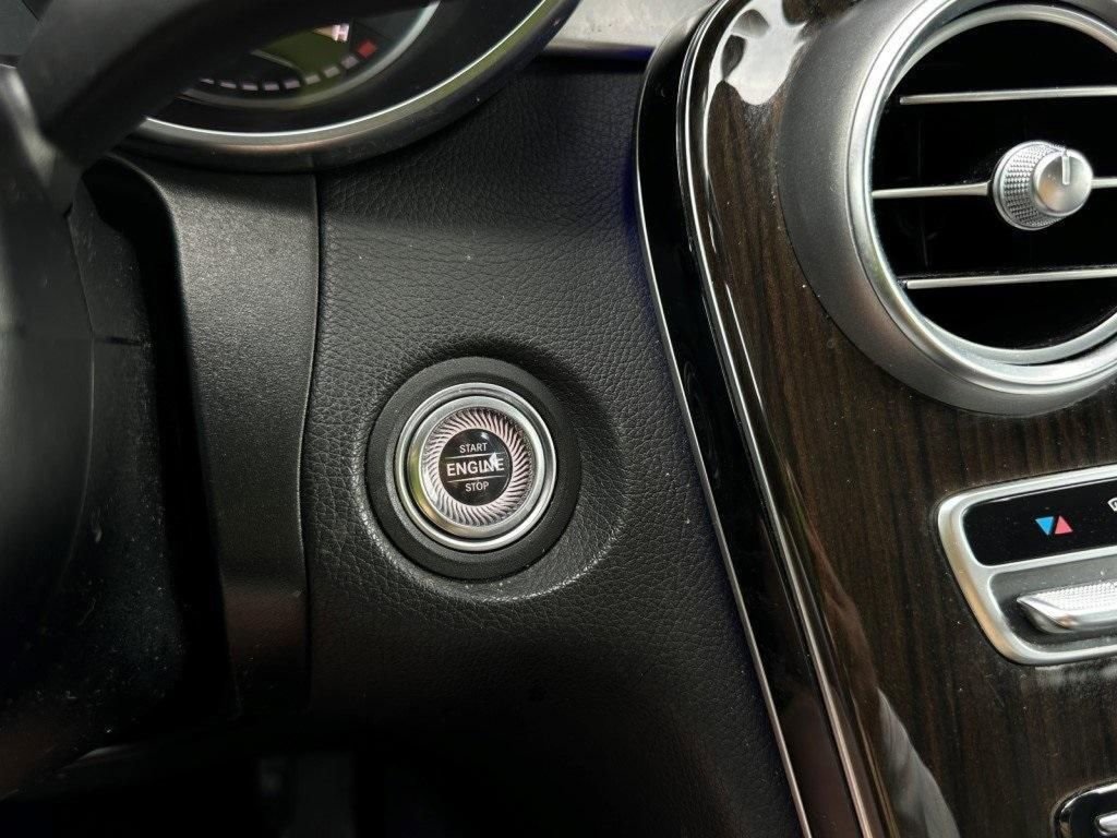 Used 2022 Mercedes-Benz GLC 300 image 32