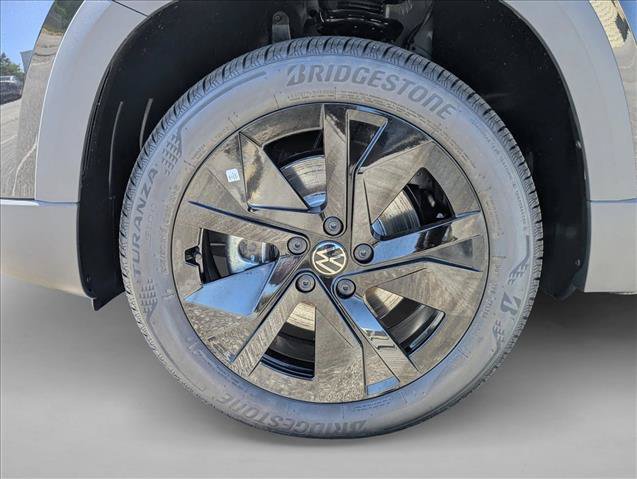 New 2026 Volkswagen Taos SE FWD image 9