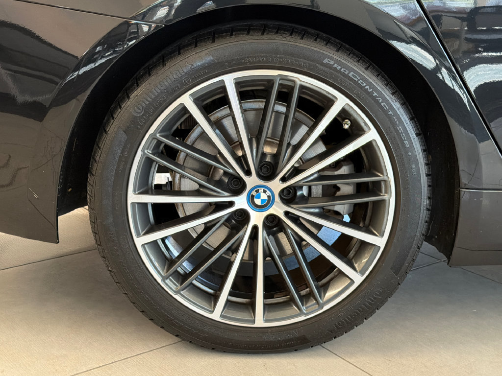 Used 2022 BMW 530e xDrive w/ Convenience Package AWD/4WD image 8