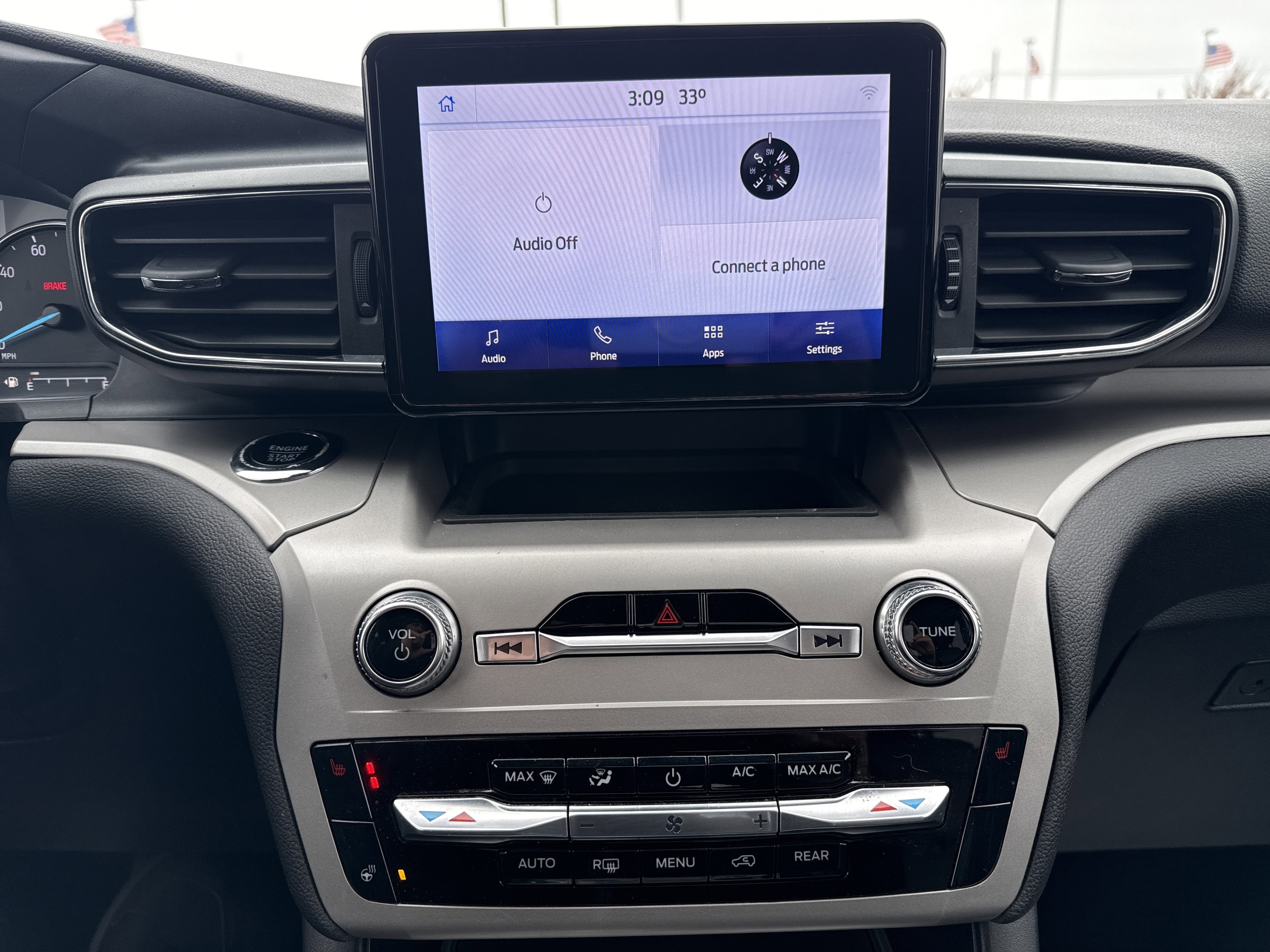 Used 2022 Ford Explorer XLT w/ Equipment Group 202A image 27