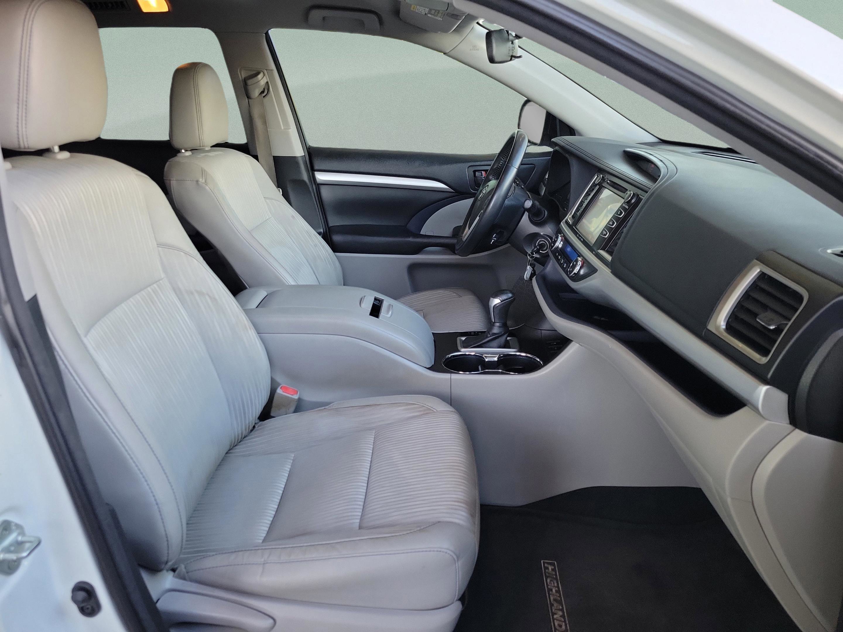 Used 2018 Toyota Highlander LE image 7