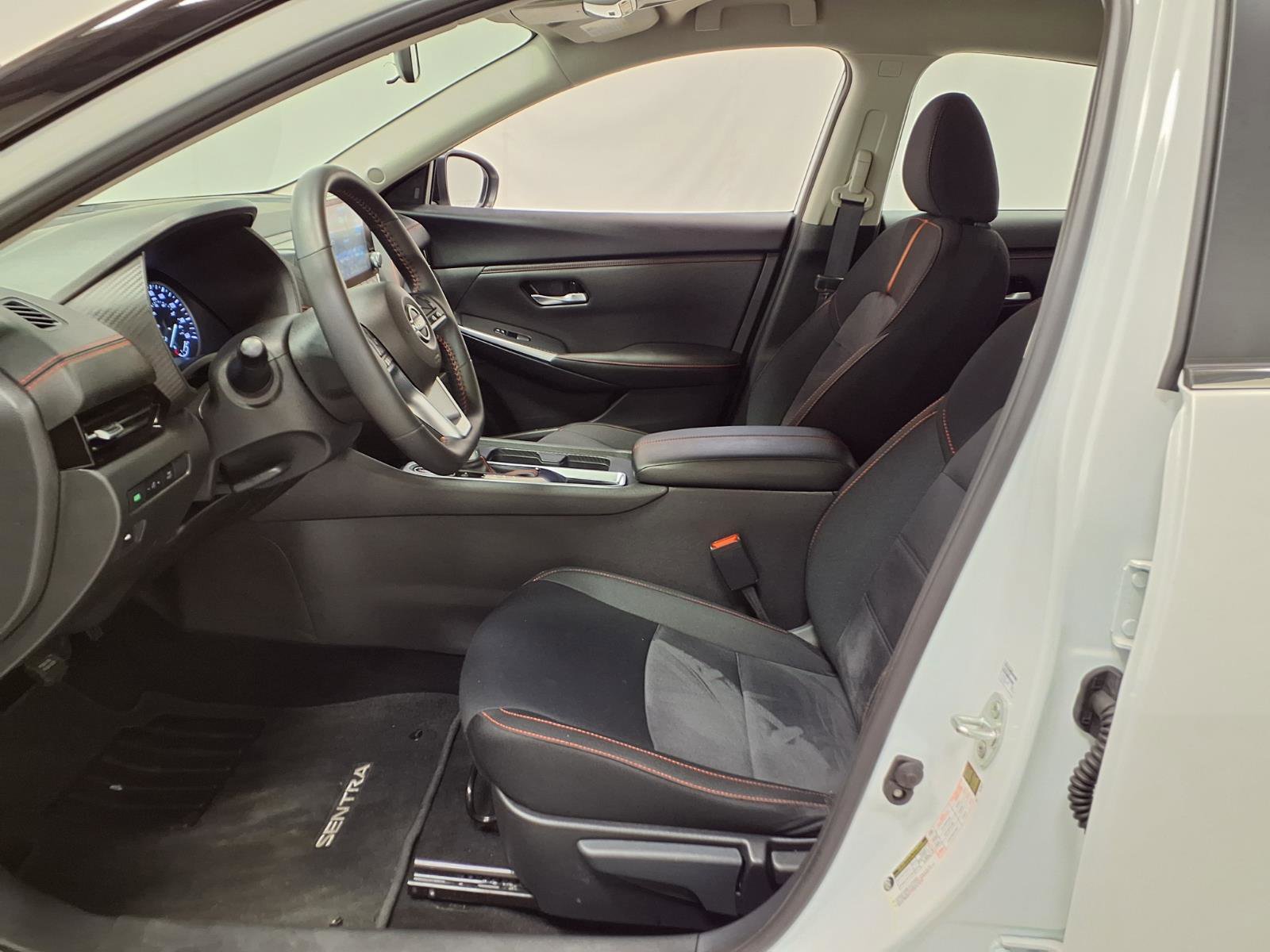 Used 2025 Nissan Sentra SR w/ Midnight Edition FWD image 23