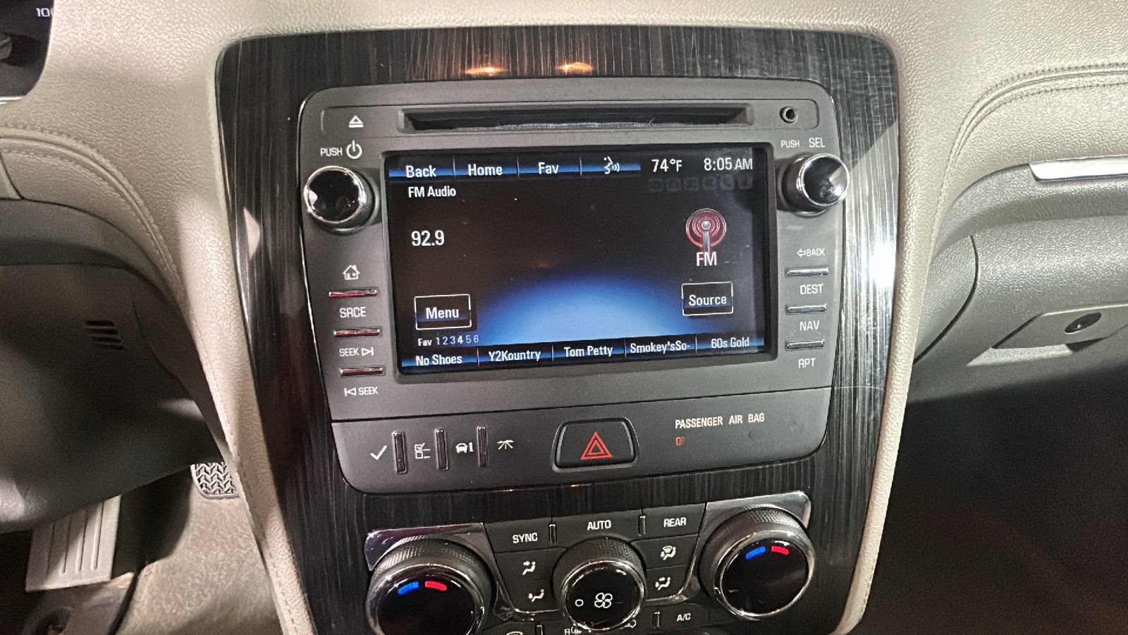 Used 2017 Chevrolet Traverse LT AWD/4WD image 23