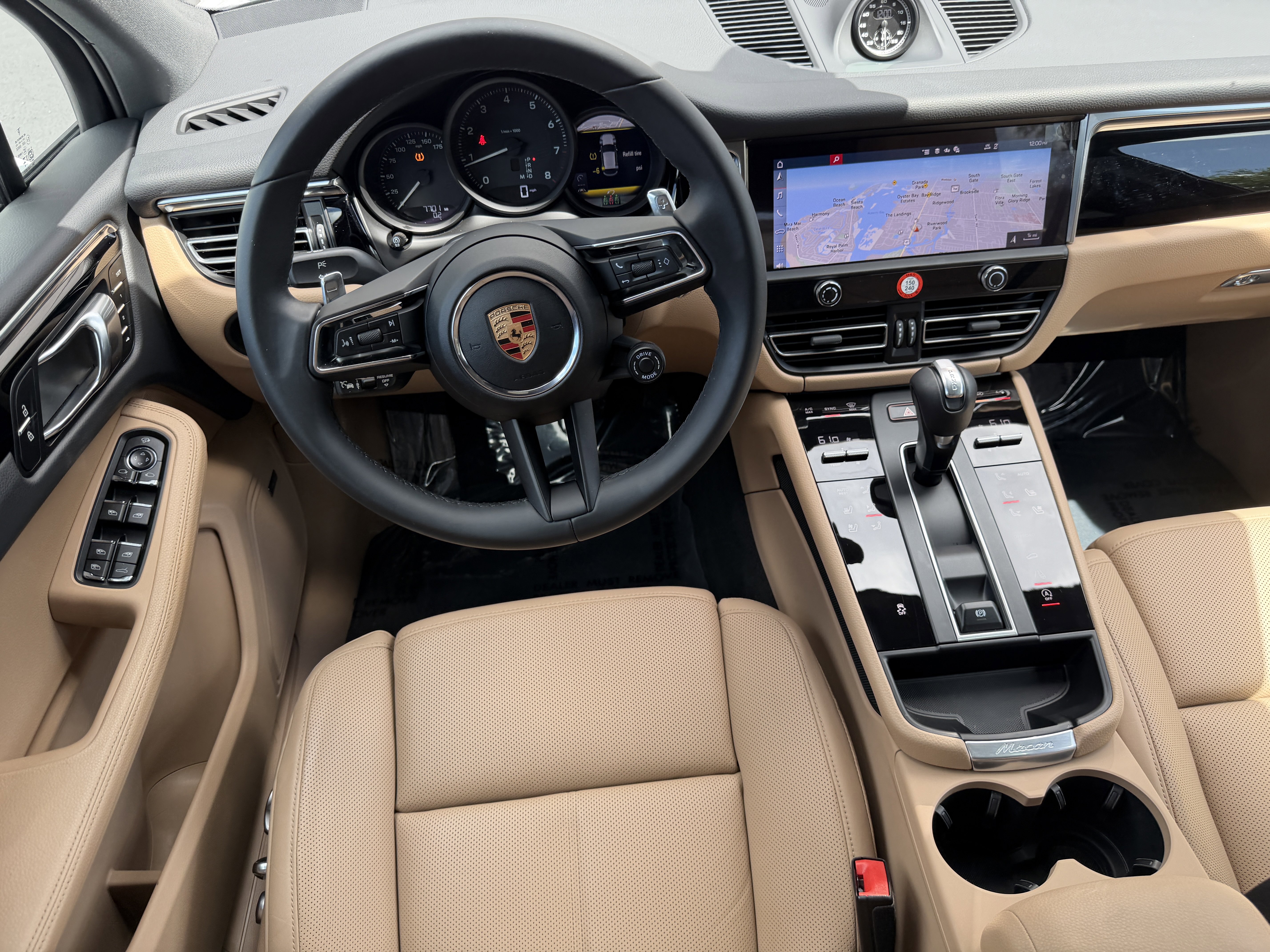 Certified 2025 Porsche Macan image 17
