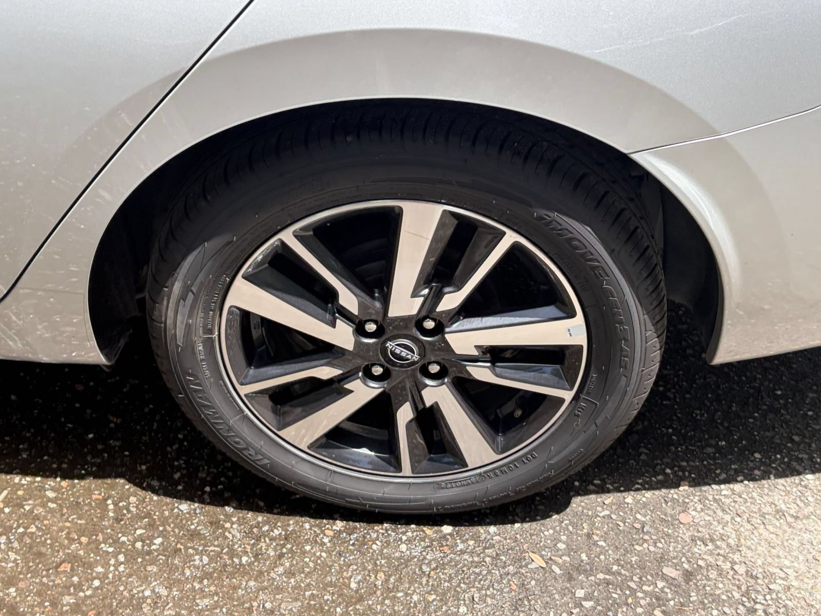 Used 2025 Nissan Versa SV FWD image 28