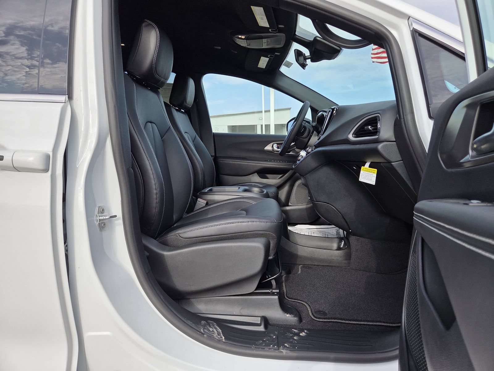 New 2026 Chrysler Voyager LX FWD image 18