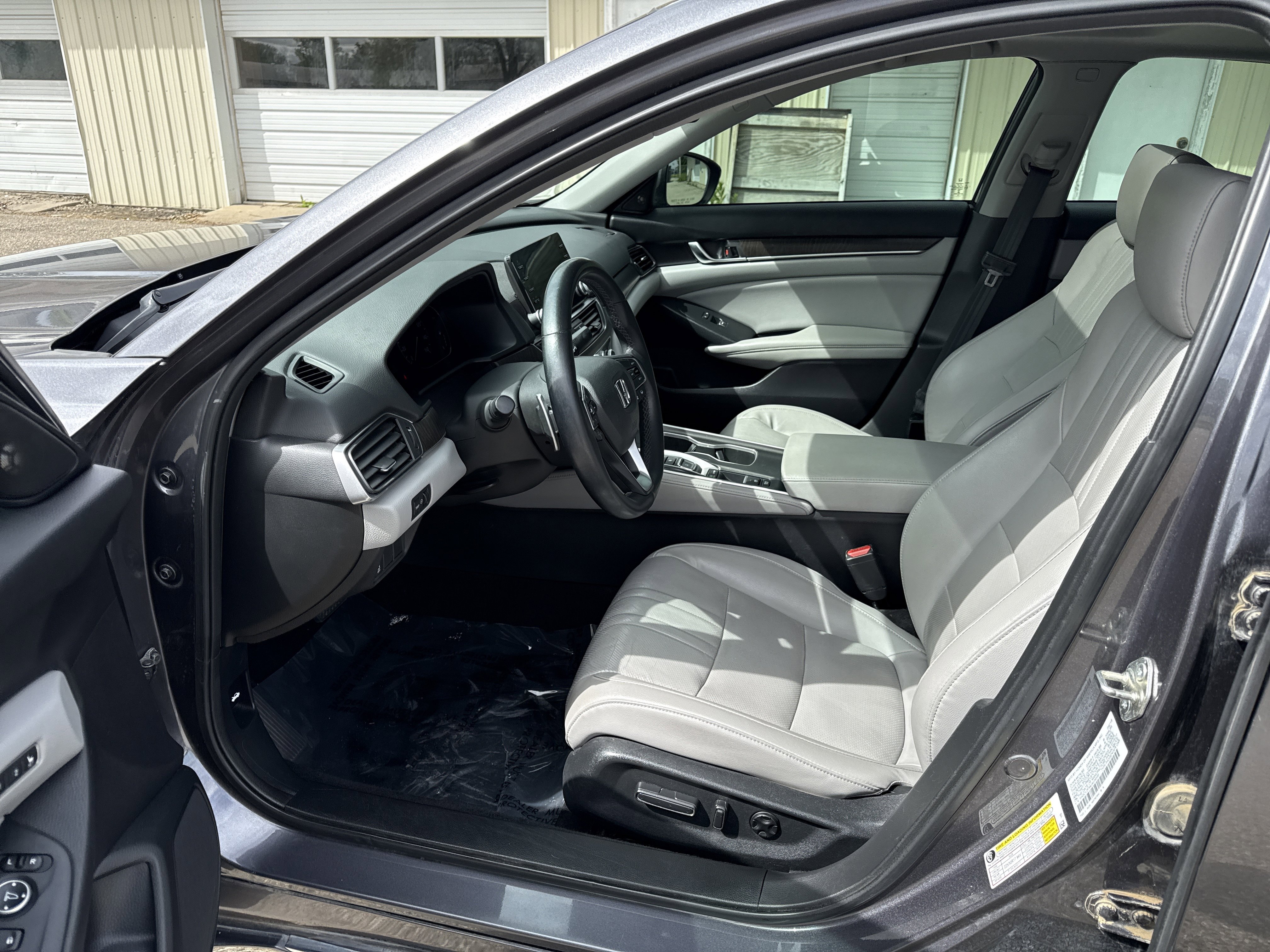 Used 2018 Honda Accord EX-L image 16