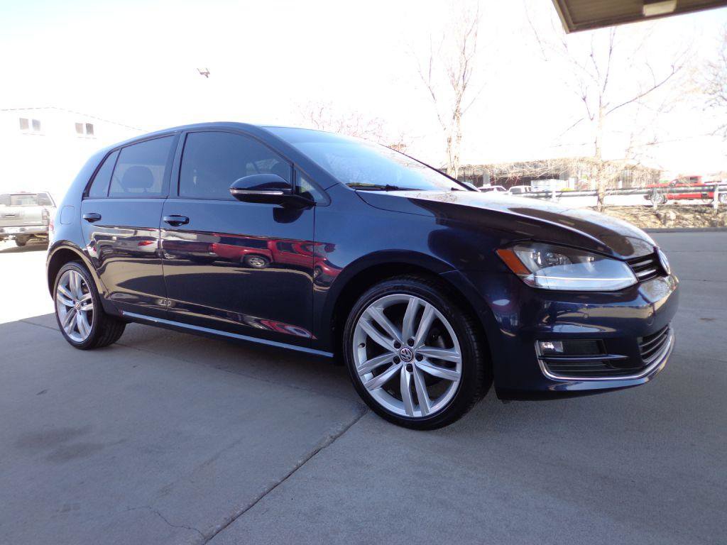 Used 2017 Volkswagen Golf 4-Door image 3